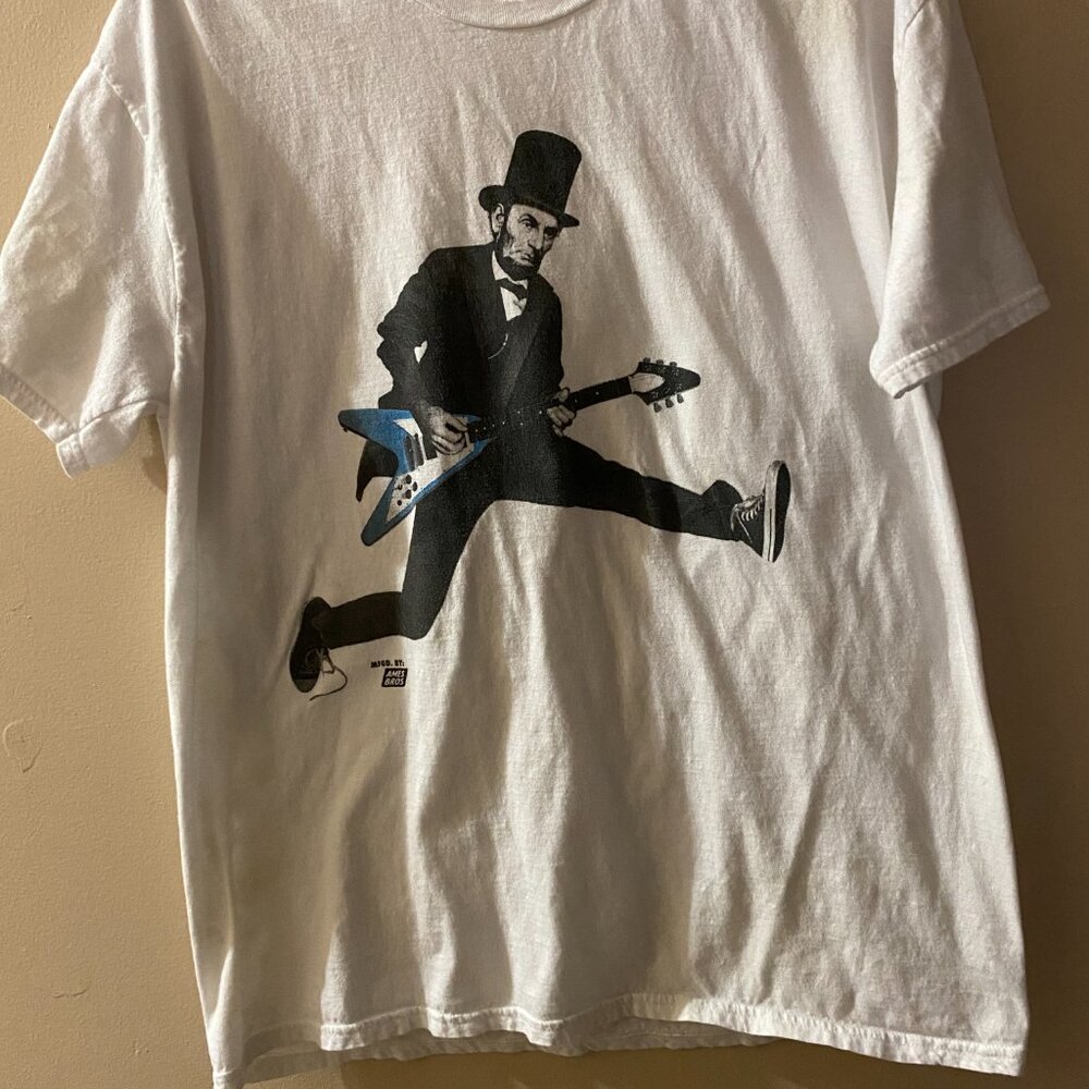 LIGHT WEIGHT TEE SHIRT SHORT SLEEVE ABRAHAM LINCOLN AND GUITAR
